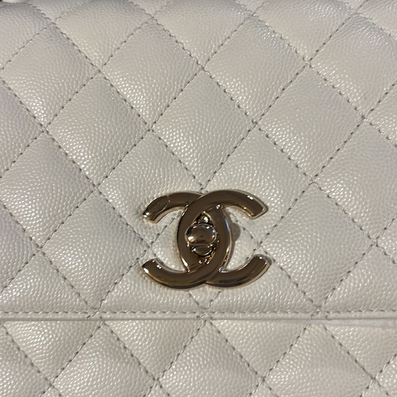 🎉🎉Chanel White Medium Top Handle Caviar Leather Bag - Host Pick🎉🎉 - Picture 6 of 10